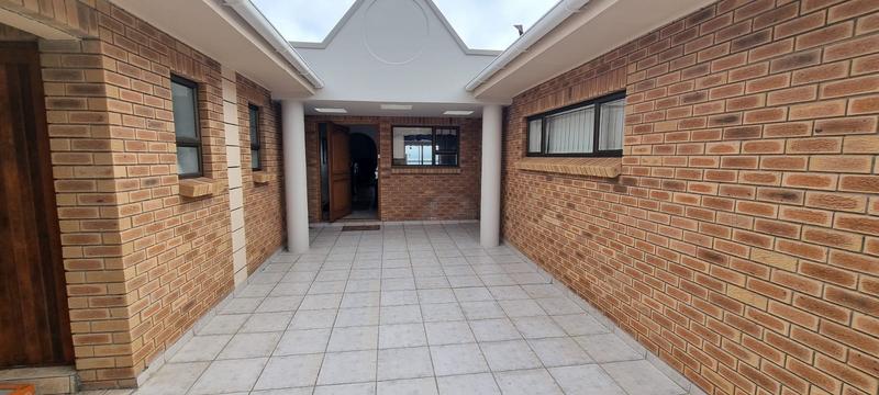 To Let 4 Bedroom Property for Rent in Mossel Bay Central Western Cape
